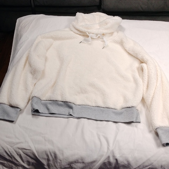 Ultra Flirt Sweaters - Ultra flirt women's large sized turtle neck cream colored sweater